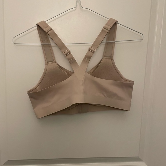 Must go before Jan 7! Victoria’s Secret High Impact Sports Bra - Picture 2 of 2